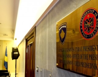 Këshilltarët me ‘super paga’, stafi i Jahjagës paguhet më shumë se kryeministri i Kosovës (Video)
