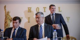 A po e duan Hashim Thaçi dhe Kadri Veseli dështimin e formimit të Gjykatës Speciale?