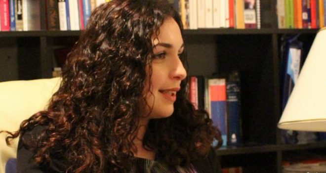 Vjosa Osmani prish koalicionin me PDK: Thaçi president nuk i ban nder Kosovës
