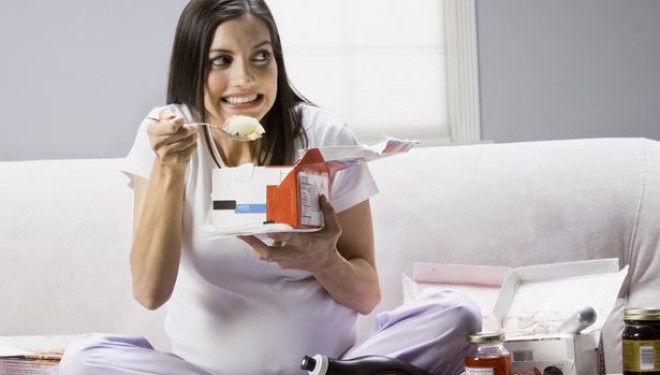 Kujdes! Femrat kur hanë më shumë seç duhet, kanë tendencë të lindin fëmijë obezë