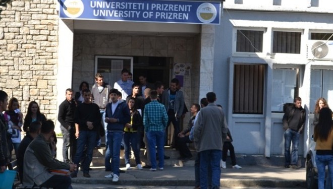 Flasin studentët për profesorin nga Prizreni që dyshohet për ngacmim seksual (Video)
