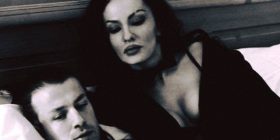 Adelina Ismaili foto intime, në shtrat me bashkëshortin