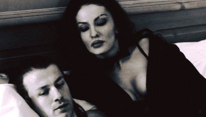 Adelina Ismaili foto intime, në shtrat me bashkëshortin