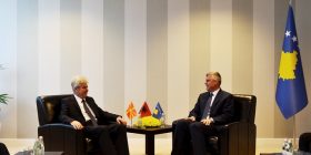 Thaçi priti gjeneralin amerikan John Allen