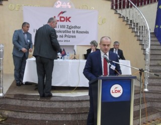 Haxhi Avdyli nuk tërhiqet: s’pendohem që e propozova Vjosa Osmanin për Kryetare (Video)