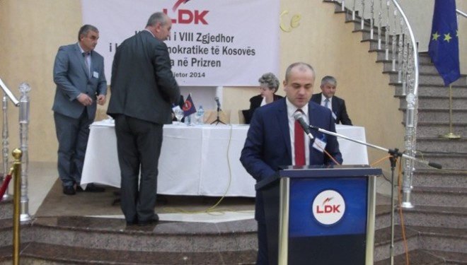 Haxhi Avdyli nuk tërhiqet: s’pendohem që e propozova Vjosa Osmanin për Kryetare (Video)