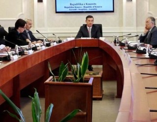 Ja çka u bisedua në takimin e organizuar nga Kadri Veseli me shefat e Grupeve Parlamentare!