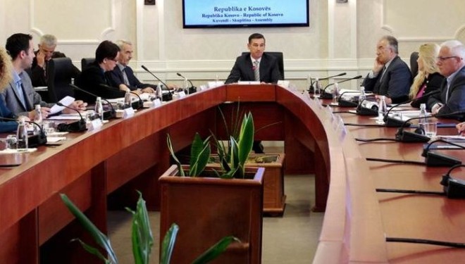 Ja çka u bisedua në takimin e organizuar nga Kadri Veseli me shefat e Grupeve Parlamentare!