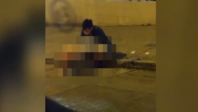 Bënë seks në rrugë, dënohet vetëm djali (Video)