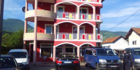 Arrestim i madh: Duke lypur kanë fituar 2 milionë euro, ja çfarë shtëpi kanë ndërtuar! (Foto)