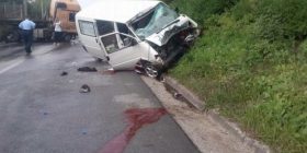 Konfirmon Policia: Tre të vdekur dhe katër të lënduar në aksidentin në Dollc të Klinës (Foto)