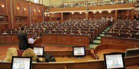 E ardhmja e vendit vizitojnë Parlamentin(Foto)