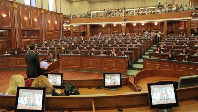 E ardhmja e vendit vizitojnë Parlamentin(Foto)