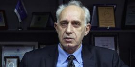 Kryetari Bajram Mulaku kërcënohet me kallashnikov si në filma