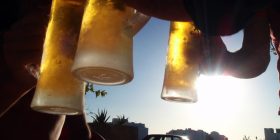 Këto janë dobitë e konsumimit të birrës