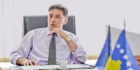 Aksidentohet kryetari i Kamenicës, Begzad Sinani