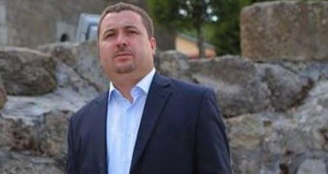 Latifi: Milionerët e AAK’së dhe majtistët ekstremistë të VV’së i thonë jo NATO’s dhe SHBA’ve