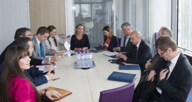 Kështu i komentuan marrëveshjet Kosovë-Serbi mediat ndërkombëtare