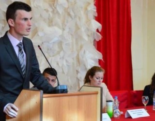 Denoncohet diplomati mashtrues nga Kosova, vidhte delegatët