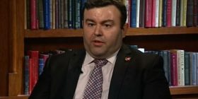 Frikë nga arrestimi, Hashimi bllokon gjykatën speciale