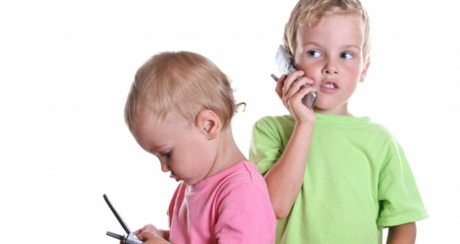 Studim i hollësishëm për ndikimin e telefonave mobilë në zhvillimin mendor të fëmijëve