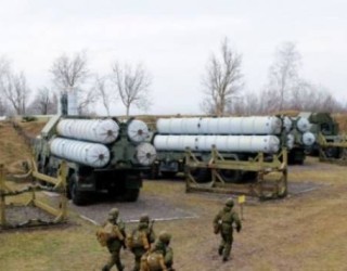 Rusia njoftoi dërgesën e sistemit të raketave drejt Iranit