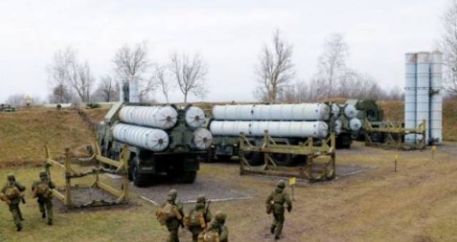 Rusia njoftoi dërgesën e sistemit të raketave drejt Iranit