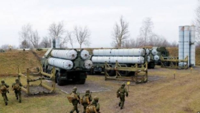 Rusia njoftoi dërgesën e sistemit të raketave drejt Iranit
