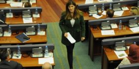 Ganimete Musliu pret qytetarët në Kuvend të Kosovës për t’i dëgjuar hallet e tyre