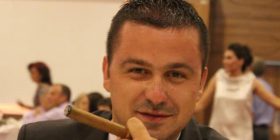 Genc Prelvukaj fle me dy pjeshka (Foto)