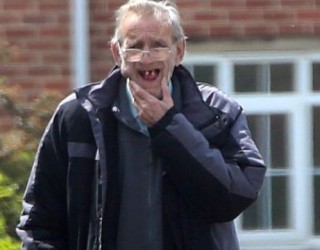 Gruaja 36-vjeçare lë burrin, për t’u martuar me vjehrrin 74-vjeçar! (Foto)