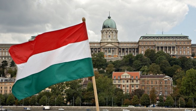 Hungaria mund të mbyllë kufirin me Serbinë
