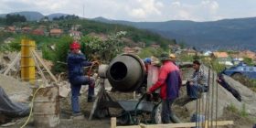 Policia kërkon ndërprerjen e punimeve në Kroin e Vitakut