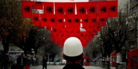 Kosova mbulohet me flamuj për Isa Boletinin