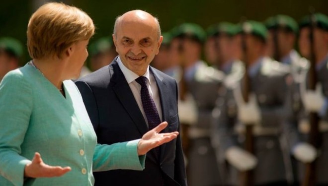 EKSKLUZIVE| Ja pse Merkel nuk e vizitoi Kosovën, por ftoi Mustafën në Berlin!