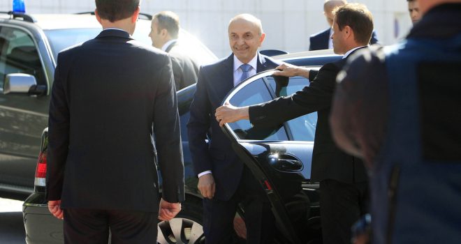 Mustafa apelon te kryetarët e komunave, që të punojmë në shërbim të qytetarëve
