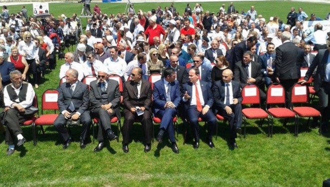 Politikanët me plot patetikë flasin për Isa Boletinin. Jahjaga e Thaçi nuk duken fare në Mitrovicë!