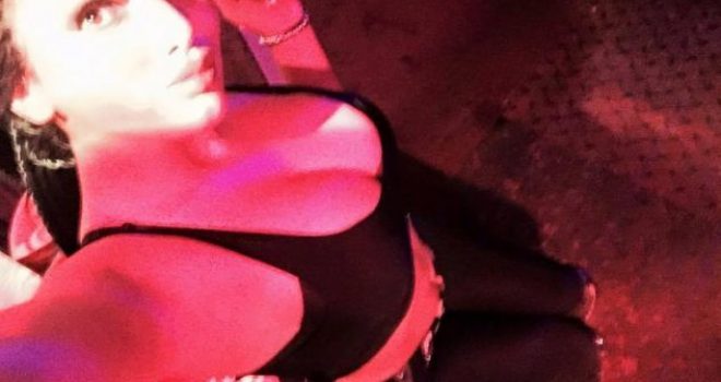 Diçka është futur mes gjoksit të Kallashit (Foto)