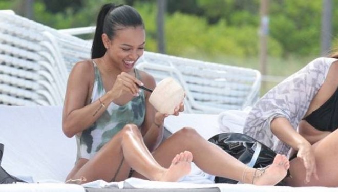 Ish e dashura e Chris Brown shfaqet superseksi (Foto)