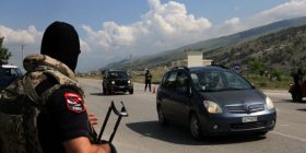 400 policë hyjnë në Lazarat