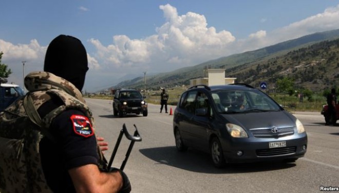 400 policë hyjnë në Lazarat