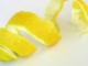Mos i hidhni lëvoret e limonit