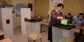 Mbyllet zyrtarisht votimi, pjesëmarrje më e ulët se zgjedhjet e kaluara
