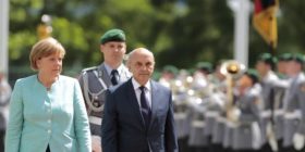 Dy mesazhet e Kancelares Merkel për Kosovën!