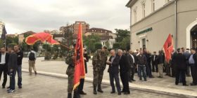 Fillon mbledhja e protestuesve (FOTO)
