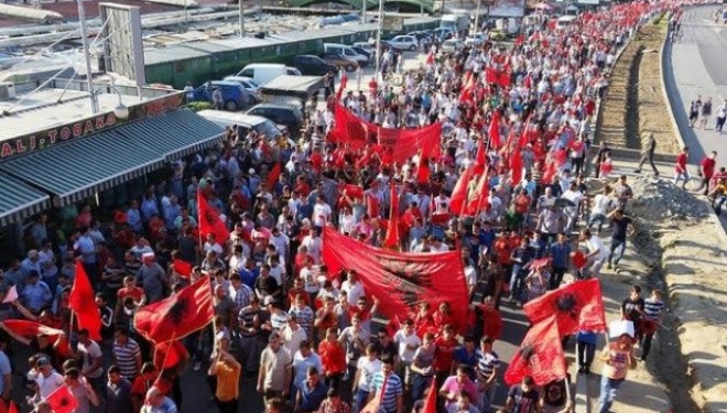 “Protesto shqip” kundër diskriminimit të shqiptarëve