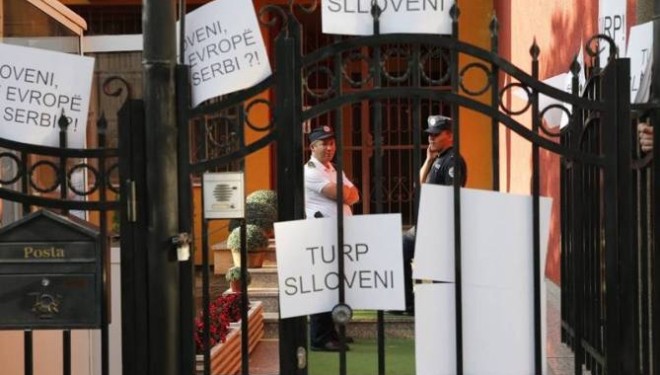 ‘Standard e Vjenes’: Fletarrestet serbe po e trazojnë Ballkanin