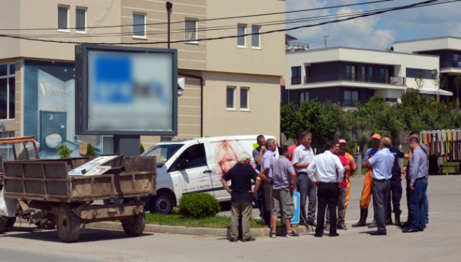 Komuna e Gjilanit në aksion për heqjen e të gjitha reklamave pa leje