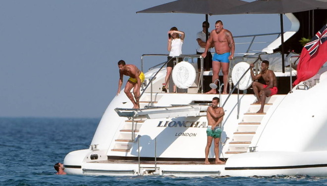 Ronaldo shijon pushimet në Saint Tropez (Foto)