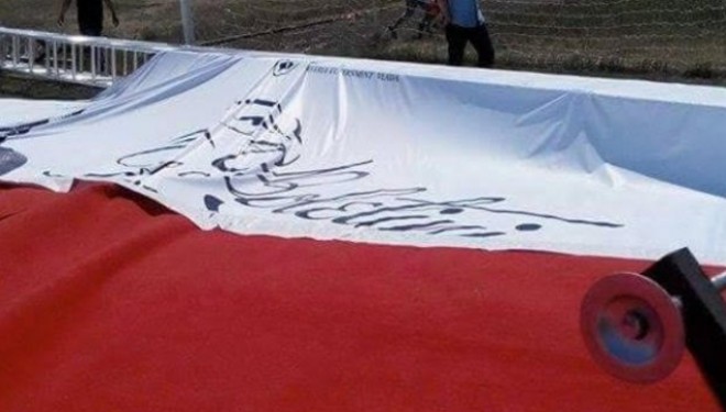 Kjo është Kosova: rrëzohet skena në ceremoninë për Isa Boletinin!